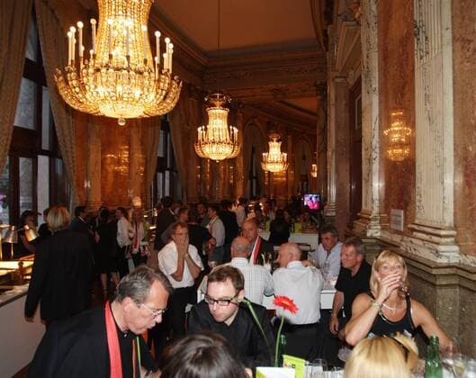 Österreichische High Society trifft sich beim noblen Public Viewing im Wiener Burgtheater -  Fußball EM Herren EURO 2008, Länderspiel, Nationalmannschaft Totale Wien Fußball EM Herren EURO 2008, Länderspiel, Nationalmannschaft Totale Wien