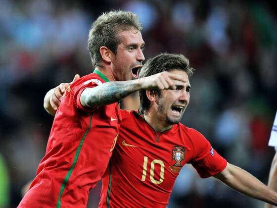Raul Meireles (li.) und Joao Moutinho (beide Portugal) - Torjubel - Fußball EM Herren Euro 2008, Länderspiel, Nationalmannschaft, Nationaltrikot Gruppe Genf Freude,