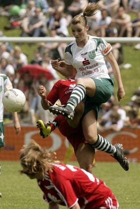 Corina Schröder (Duisburg, re.) gegen Sandra Smisek (FFC Frankfurt) Fußball 1. BL Damen Saison 2007 2008, Frauen, Frauenfußball, FCR 2001 Duisburg - 1. FFC Frankfurt 1:1 Gruppe Duisburg Dynamik, Fußball 1. BL Damen Saison 2007 2008, Frauen, Frauenfußball, FCR 2001 Duisburg - 1. FFC Frankfurt 1:1 Gruppe Duisburg Dynamik,