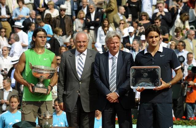 Rafael Nadal (Spanien, li.) gewinnt die French Open 2008 vor Roger Federer (Schweiz, re.) -  Tennis Herren French Open 2008, Grand Slam, ATP Tour, Finale Gruppe Roland Garros Paris Tennis Herren French Open 2008, Grand Slam, ATP Tour, Finale Gruppe Roland Garros Paris