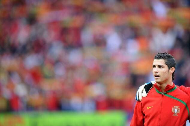 Cristiano Ronaldo (Portugal) - Fußball EM Herren Euro 2008, Länderspiel, Nationalmannschaft, Nationaltrikot, Portugal Einzelbild Genf Fußball EM Herren Euro 2008, Länderspiel, Nationalmannschaft, Nationaltrikot, Portugal Einzelbild Genf