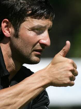 Trainer Josef Joe Zinnbauer (VfB Oldenburg) - thumbs up Fußball Herren Oberliga Nord, 2007 2008, VfB Oldenburg Porträt Hamburg Fußball Herren Oberliga Nord, 2007 2008, VfB Oldenburg Porträt Hamburg