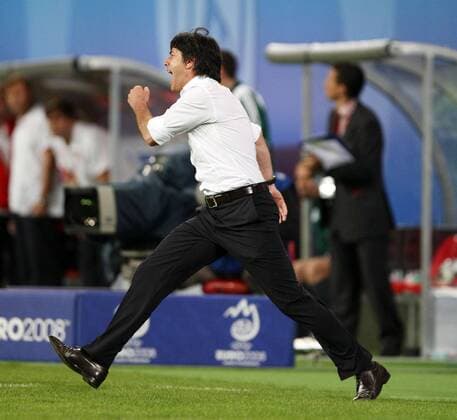 Bundestrainer Joachim Löw (Deutschland) - Torjubel Fußball Länderspiel Herren EURO 2008, EM, Nationalteam, Einzelbild Klagenfurt Freude, Begeisterung, Fußball Länderspiel Herren EURO 2008, EM, Nationalteam, Einzelbild Klagenfurt Freude, Begeisterung,