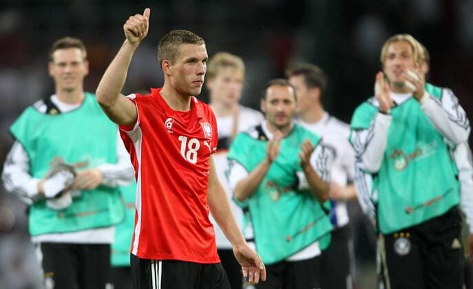 Lukas Podolski (Deutschland) - Schlussjubel im polnischen Nationaltrikot - Fußball EM Herren Euro 2008, Länderspiel, Nationalmannschaft, Nationaltrikot, Einzelbild Klagenfurt Fußball EM Herren Euro 2008, Länderspiel, Nationalmannschaft, Nationaltrikot, Einzelbild Klagenfurt