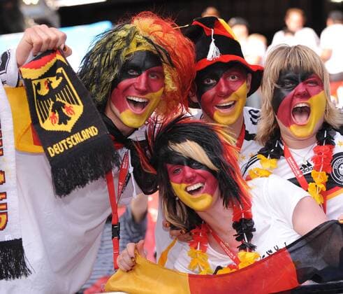 Deutsche Fans mit Gesichtsbemalung in den Landesfarben - Fußball EM Herren Euro 2008, Länderspiel, Nationalmannschaft, Gruppe Klagenfurt Freude, Fußball EM Herren Euro 2008, Länderspiel, Nationalmannschaft, Gruppe Klagenfurt Freude,