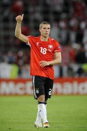 Lukas Podolski (Deutschland) - Schlussjubel im Trikot der polnischen Nationalmannschaft Fußball Länderspiel Herren EURO 2008, EM, Nationalmannschaft, Nationaltrikot, Einzelbild Klagenfurt Freude, Fußball Länderspiel Herren EURO 2008, EM, Nationalmannschaft, Nationaltrikot, Einzelbild Klagenfurt Freude,