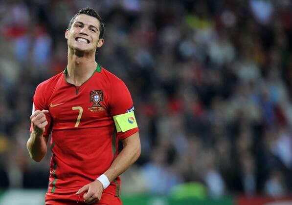 Cristiano Ronaldo (Portugal) enttäuscht - Fußball EM Herren Euro 2008, Länderspiel, Nationalmannschaft, Nationaltrikot Einzelbild Genf Enttäuschung, Fußball EM Herren Euro 2008, Länderspiel, Nationalmannschaft, Nationaltrikot Einzelbild Genf Enttäuschung,