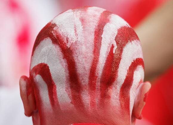 Rot weiß bemalte Glatze eines polnischen Fans bei der Euro 2008 Fußball EM Herren Euro 2008, Länderspiel, Nationalteam Porträt Klagenfurt Fußball EM Herren Euro 2008, Länderspiel, Nationalteam Porträt Klagenfurt