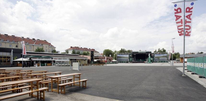 Leere Fanzone auf dem Messegelände von Klagenfurt - Fußball EM Herren Euro 2008, Public Viewing, Live Übertragung, Fußballübertragung, Liveübertragung Totale Messegelände, Messe Klagenfurt Leere, Fußball EM Herren Euro 2008, Public Viewing, Live Übertragung, Fußballübertragung, Liveübertragung Totale Messegelände, Messe Klagenfurt Leere,