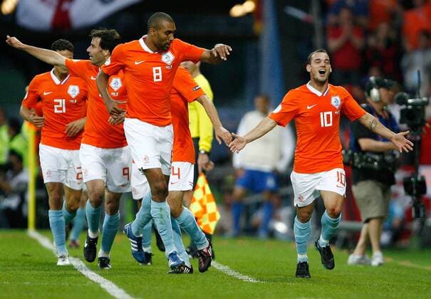 Wesley Sneijder (re.) und Orlando Engelaar (beide Niederlande) - Torjubel - Fußball EM Herren EURO 2008, Länderspiel, Nationalmannschaft, Nationaltrikot Gruppe Bern Freude, Begeisterung, Fußball EM Herren EURO 2008, Länderspiel, Nationalmannschaft, Nationaltrikot Gruppe Bern Freude, Begeisterung,