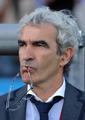 Nationaltrainer Raymond Domenech (Frankreich) nachdenklich Fußball Länderspiel Herren EURO 2008, EM, Nationalteam, Nationaltrikot, Frankreich Porträt Zürich Skepsis Fußball Länderspiel Herren EURO 2008, EM, Nationalteam, Nationaltrikot, Frankreich Porträt Zürich Skepsis