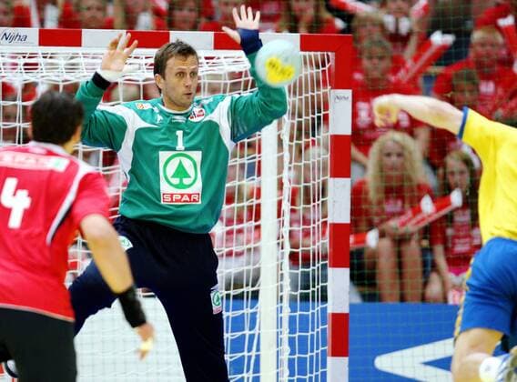 Torwart Steinar Ege (Norwegen) im Duell -  Handball Länderspiel Herren Olympiaqualifikation 2008, Olympia Qualifikation, Nationalteam, Nationaltrikot, Norwegen - Ukraine Gruppe Handball Länderspiel Herren Olympiaqualifikation 2008, Olympia Qualifikation, Nationalteam, Nationaltrikot, Norwegen - Ukraine Gruppe