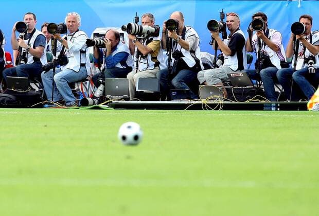 Sportfotografen am Spielfeldrand -  Fußball EM Herren EURO 2008, Länderspiel, Nationalmannschaft Totale Zürich Fußball EM Herren EURO 2008, Länderspiel, Nationalmannschaft Totale Zürich