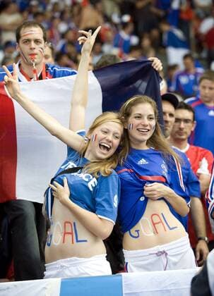 Weibliche französische Fans haben sich GOAL auf ihre Bäuche geschrieben Fußball EM Herren EURO 2008, Länderspiel, Nationalmannschaft, Frankreich Gruppe Zürich Sinnlichkeit, Fußball EM Herren EURO 2008, Länderspiel, Nationalmannschaft, Frankreich Gruppe Zürich Sinnlichkeit,