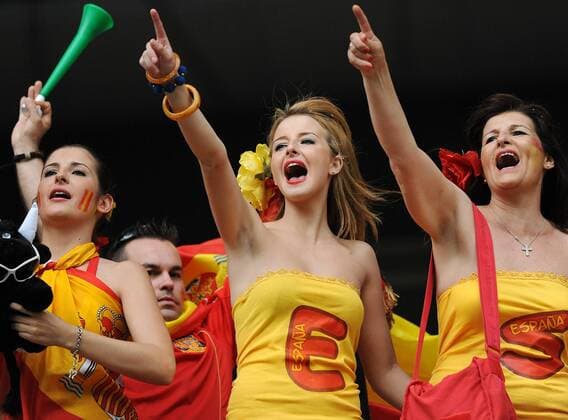 Weibliche spanische Fans sorgen für Stimmung - Fußball EM Herren Euro 2008, Länderspiel, Nationalteam, Gruppe Innsbruck Freude, Fußball EM Herren Euro 2008, Länderspiel, Nationalteam, Gruppe Innsbruck Freude,