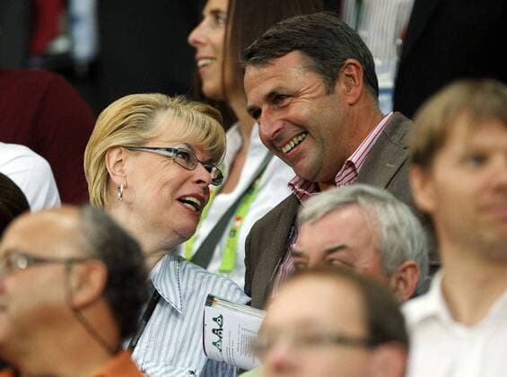 Beate, Ehefrau von Nationaltrainer Otto Rehhagel (Griechenland) und Geschäftsführer Klaus Allofs (SV Werder Bremen Deutschland) auf der Tribüne Fußball EM Herren Euro 2008, Länderspiel, Nationalteam Gruppe Salzburg Fußball EM Herren Euro 2008, Länderspiel, Nationalteam Gruppe Salzburg
