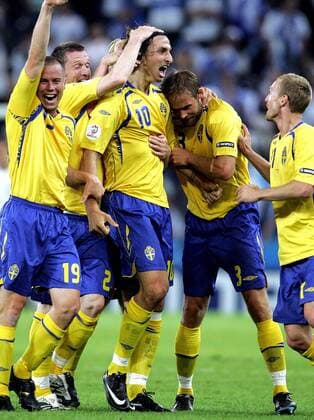 Torjubel Schweden, mit Zlatan Ibrahimovic (Mitte) - Fußball EM Herren Euro 2008, Nationalmannschaft, Länderspiel, Nationaltrikot, Schweden Gruppe Salzburg Harmonie, Freude, Begeisterung, Kameradschaft, Fußball EM Herren Euro 2008, Nationalmannschaft, Länderspiel, Nationaltrikot, Schweden Gruppe Salzburg Harmonie, Freude, Begeisterung, Kameradschaft,