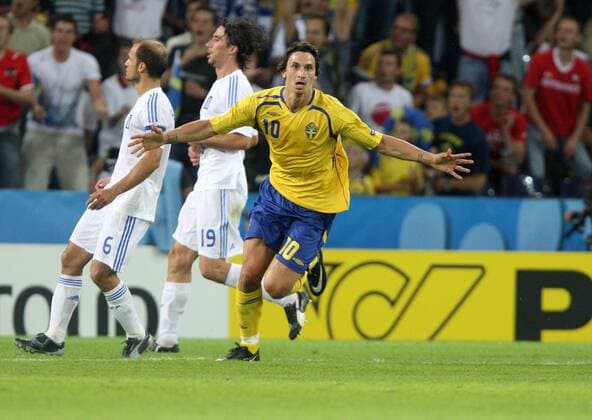 Zlatan Ibrahimovic (Schweden) - Torjubel Fußball EM Herren EURO 2008, Nationalteam, Nationaltrikot, Länderspiel, Griechenland - Schweden 0:2 Einzelbild Salzburg Freude, Fußball EM Herren EURO 2008, Nationalteam, Nationaltrikot, Länderspiel, Griechenland - Schweden 0:2 Einzelbild Salzburg Freude,