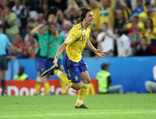 Zlatan Ibrahimovic (Schweden) - Torjubel Fußball EM Herren EURO 2008, Nationalteam, Nationaltrikot, Länderspiel, Schweden Einzelbild Salzburg Glück, Begeisterung, Freude, Fußball EM Herren EURO 2008, Nationalteam, Nationaltrikot, Länderspiel, Schweden Einzelbild Salzburg Glück, Begeisterung, Freude,