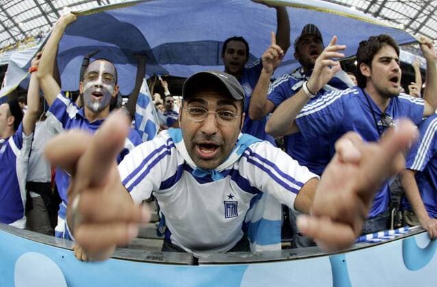 Griechische Fans jubeln Fußball EM Herren Euro 2008, Länderspiel, Nationalteam Gruppe Salzburg Freude, Fußball EM Herren Euro 2008, Länderspiel, Nationalteam Gruppe Salzburg Freude,