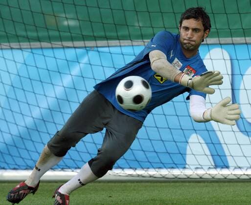 Torwart Ramazan Özcan (Österreich) -  (080610MBI028) Fußball EM Herren Euro 2008, Nationalteam, Training Einzelbild Stegersbach Dynamik, Fußball EM Herren Euro 2008, Nationalteam, Training Einzelbild Stegersbach Dynamik,