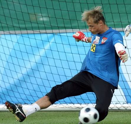 Torwart Alexander Manninger (Österreich) -  (080610MBI034) Fußball EM Herren Euro 2008, Nationalteam, Training Einzelbild Stegersbach Dynamik, Fußball EM Herren Euro 2008, Nationalteam, Training Einzelbild Stegersbach Dynamik,