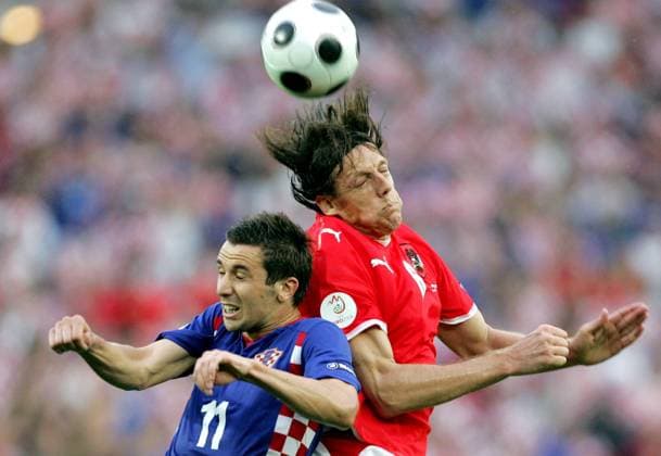 Darijo Srna (Kroatien, li.) gegen Rene Aufhauser (Österreich) - Fußball EM Herren Euro 2008, Nationalteam, Länderspiel, Nationaltrikot, Österreich - Kroatien 0:1 Gruppe Wien Dynamik, Kampf, Fußball EM Herren Euro 2008, Nationalteam, Länderspiel, Nationaltrikot, Österreich - Kroatien 0:1 Gruppe Wien Dynamik, Kampf,