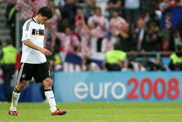 Michael Ballack (Deutschland) - Abgang - Fußball EM Herren Euro 2008, Länderspiel, Nationalteam, Nationaltrikot Einzelbild Klagenfurt Enttäuschung,