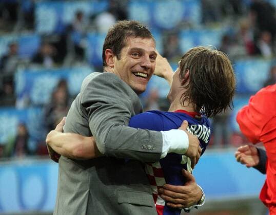 Nationaltrainer Slaven Bilic und Luka Modric (beide Kroatien) - Schlussjubel Fußball EM Herren Euro 2008, Länderspiel, Nationalteam, Nationaltrikot Gruppe Klagenfurt Glück, Freude,