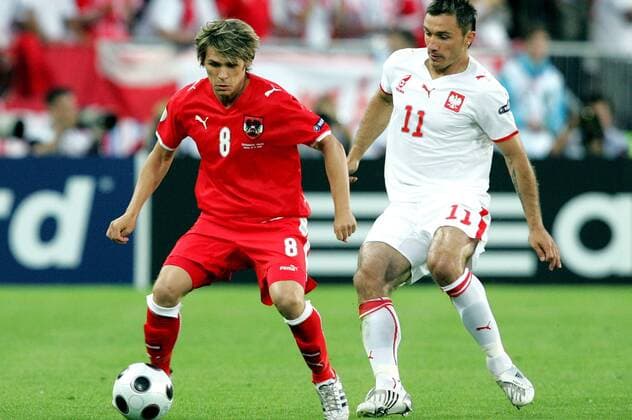 Christoph Leitgeb (Österreich, li.) gegen Marek Saganowski (Polen) -  Fußball EM Herren Euro 2008, Länderspiel, Nationalteam, Nationaltrikot Gruppe Wien Dynamik,
