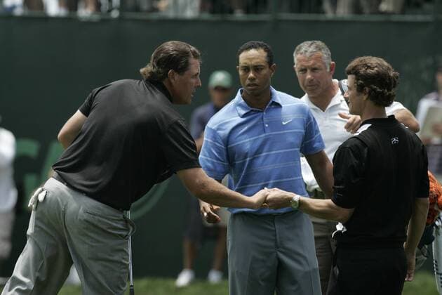 Adam Scott (Australien, re.) und Phil Mickelson (li.) - shake hands, daneben Tiger Woods (beide USA) - (Icon4790473) Golf Herren US Open 2008, PGA Tour, premiumd Gruppe Torrey Pines San Diego Kameradschaft, EDITORIAL USE ONLY