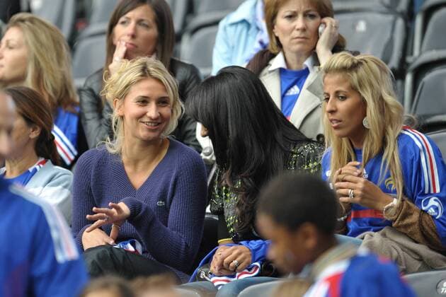Tatiana Golovin (li.) und Wahiba Ribery (re.), Ehefrau von Franck Ribery (alle Frankreich), auf der Tribüne -  Fußball EM Herren EURO 2008, Länderspiel, Nationalmannschaft, Frankreich, Tennis, Damen Gruppe Bern