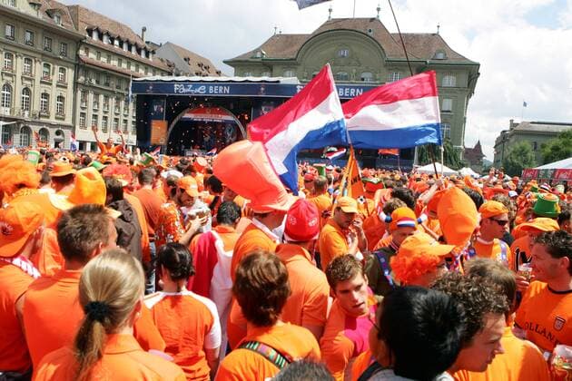 Niederländische Fans beim Public Viewing auf der Berner EURO Fanzone auf dem Bundesplatz -  Fußball EM Herren EURO 2008, Länderspiel, Nationalmannschaft, Fanfest, Oranje Orange o0 Zone Totale Bern