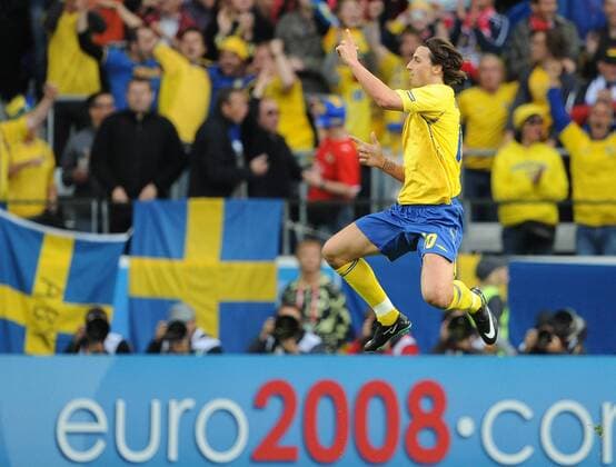 Zlatan Ibrahimovic (Schweden) - Torjubel - Fußball EM Herren Euro 2008, Länderspiel, Nationalteam, Nationaltrikot Einzelbild Innsbruck Höhe, Dynamik, Freude, Begeisterung,
