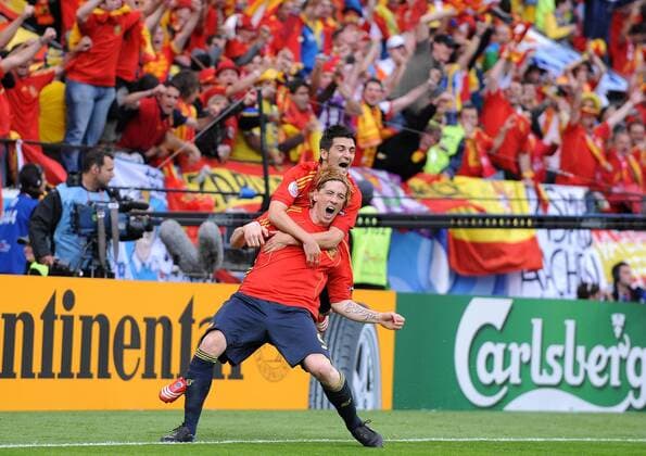 Fernando Torres (vorn) und David Villa (beide Spanien) - Torjubel - Fußball EM Herren Euro 2008, Länderspiel, Nationalteam, Nationaltrikot, Schweden - Spanien 1:2 Gruppe Innsbruck Dynamik, Freude, Begeisterung,