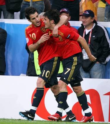 Cesc Fabregas (li.) und David Villa (beide Spanien) - Torjubel Fußball EM Herren Euro 2008, Länderspiel, Nationalteam, Nationaltrikot Gruppe Innsbruck Freude,