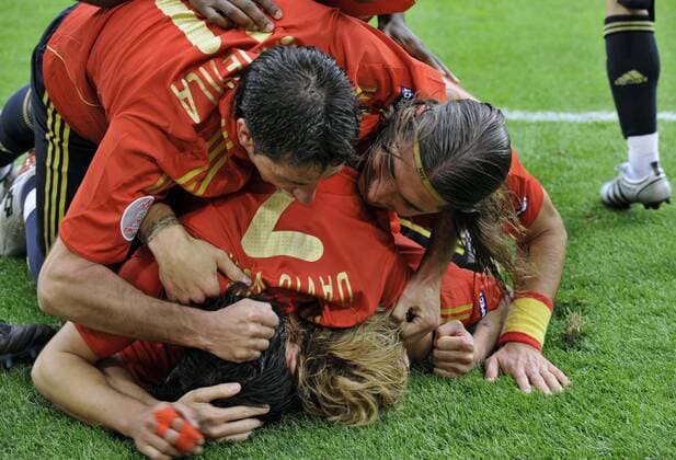 Torjubel Spanien Fußball Länderspiel Herren EURO 2008, EM, Nationalteam, Nationaltrikot, Gruppe Innsbruck Freude, Begeisterung,