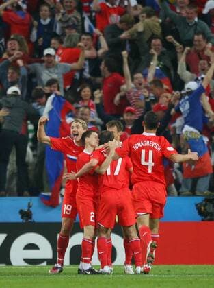 Torjubel Rußland - Fußball EM Herren Euro 2008, Länderspiel, Nationalteam, Nationaltrikot Gruppe Salzburg Begeisterung, Freude,
