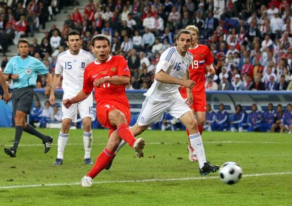 Konstantin Zyryanov (Rußland) erzielt das 1:0 gegen Griechenland Fußball EM Herren Euro 2008, Länderspiel, Nationalteam, Nationaltrikot, Rußland - Griechenland 1:0 Gruppe Salzburg Dynamik, Fußball EM Herren Euro 2008, Länderspiel, Nationalteam, Nationaltrikot, Rußland - Griechenland 1:0 Gruppe Salzburg Dynamik,