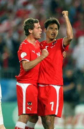 Ivica Vastic (re.) und Jürgen Säumel (beide Österreich) - Torjubel -  Fußball EM Herren Euro 2008, Länderspiel, Nationalmannschaft, Nationaltrikot Gruppe Wien Freude,