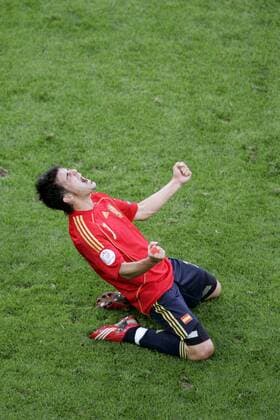 David Villa (Spanien) - Torjubel -  - NOxONLINExUSE Fußball Länderspiel Herren EURO 2008, EM, Nationalteam, Nationaltrikot Einzelbild o0 Vogelperspektive, oben Innsbruck Freude, Begeisterung,