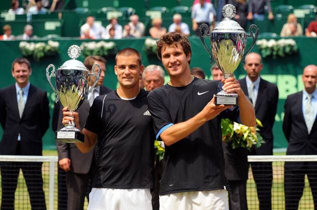 Sieger Mischa Zverev (Deutschland, re.) und Mikhail Youzhny (Russland) mit den Pokalen bei der Siegerehrung der Gerry Weber Open 2008 Tennis Herren Gerry Weber Open 2008, ATP Tour, Finale Gruppe Halle Westfalen Freude, Tennis Herren Gerry Weber Open 2008, ATP Tour, Finale Gruppe Halle Westfalen Freude,