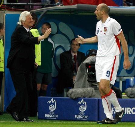 Nationaltrainer Karel Brückner und Torschütze Jan Koller (beide Tschechien) - Torjubel -  Fußball Länderspiel Herren EURO 2008, EM, Nationalteam, Nationaltrikot, Gruppe Genf Freude,