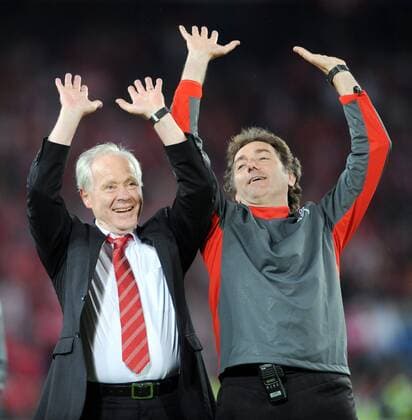 Nationaltrainer Jakob Kuhn (li.) und Co Trainer Michel Pont (beide Schweiz) feiern ihren Abschied Fußball EM Herren Euro 2008, Länderspiel, Nationalteam, Gruppe Basel Freude, Fußball EM Herren Euro 2008, Länderspiel, Nationalteam, Gruppe Basel Freude,