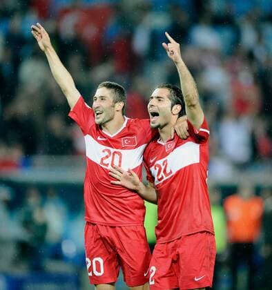 Hamit Altintop (re.) und Sabri Sarioglu (beide Türkei) - Schlussjubel - Fußball EM Herren Euro 2008, Länderspiel, Nationalteam, Nationaltrikot Gruppe Genf Freude, Fußball EM Herren Euro 2008, Länderspiel, Nationalteam, Nationaltrikot Gruppe Genf Freude,