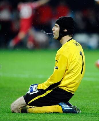 Torwart Petr Cech (Tschechien) speit nach seinem Fehler den Frust heraus - Fußball EM Herren Euro 2008, Länderspiel, Nationalmannschaft, Einzelbild Genf Enttäuschung, Fußball EM Herren Euro 2008, Länderspiel, Nationalmannschaft, Einzelbild Genf Enttäuschung,