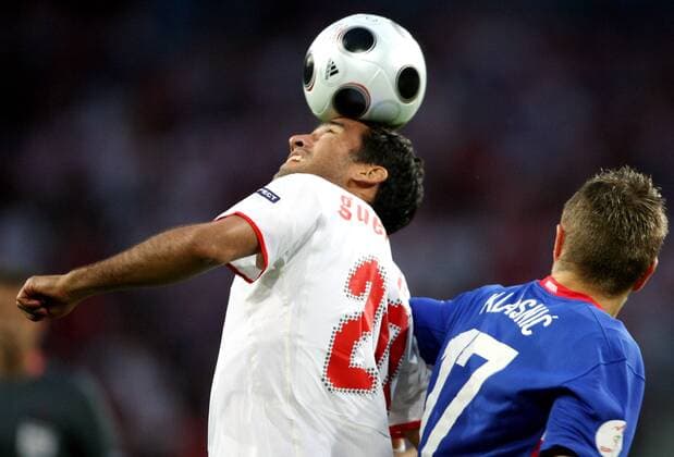Roger Guerreiro (Polen, li.) gegen Ivan Klasnic (Kroatien) -  Fußball EM Herren Euro 2008, Länderspiel, Nationalmannschaft, Nationaltrikot, Polen - Kroatien Gruppe Klagenfurt Dynamik, Fußball EM Herren Euro 2008, Länderspiel, Nationalmannschaft, Nationaltrikot, Polen - Kroatien Gruppe Klagenfurt Dynamik,