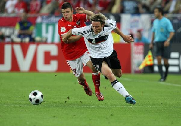 Clemens Fritz (Deutschland, re.) gegen Ümit Korkmaz (Österreich) Fußball EM Herren EURO 2008, Länderspiel, Nationalmannschaft, Nationaltrikot Gruppe Wien Dynamik, Fußball EM Herren EURO 2008, Länderspiel, Nationalmannschaft, Nationaltrikot Gruppe Wien Dynamik,