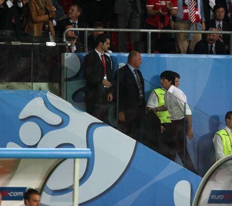 Bundestrainer Joachim Löw (Deutschland) muß wegen Meckerns auf die Tribüne Fußball EM Herren EURO 2008, Länderspiel, Nationalmannschaft, Gruppe Wien Fußball EM Herren EURO 2008, Länderspiel, Nationalmannschaft, Gruppe Wien