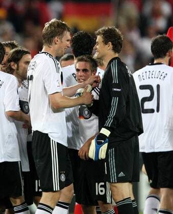 Per Mertesacker (li.), Philipp Lahm (Mitte) und Torwart Jens Lehmann (beide Deutschland) - Schlussjubel Fußball EM Herren Euro 2008, Länderspiel, Nationalmannschaft, Gruppe Wien Freude,